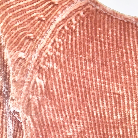 A thick fall pullover sweater (a shade of pink) - Picture 8 of 9